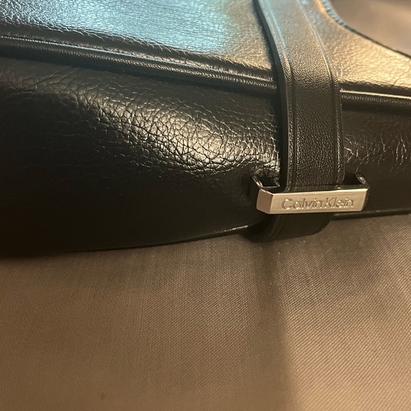 Calvin Klein Black Leather Women's Bag - Picture 4 of 11